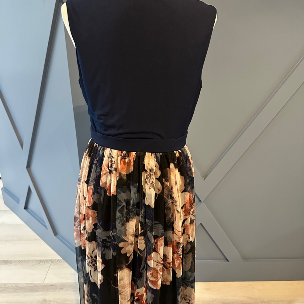 Floral Print Sleeveless Dress - Picture 3 of 4